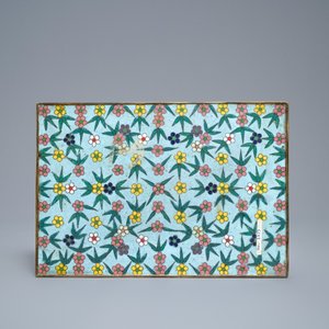 Een Chinees rechthoekig cloisonné dienblad, Qianlong/Jiaqing — foto 2
