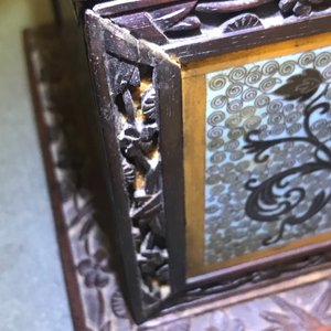 Een Chinees rechthoekig houten kistje met cloisonné plaquettes, 19e eeuw — foto 17