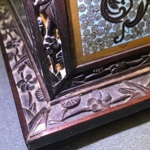Een Chinees rechthoekig houten kistje met cloisonné plaquettes, 19e eeuw — foto 18