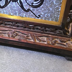Een Chinees rechthoekig houten kistje met cloisonné plaquettes, 19e eeuw — foto 22