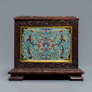 Een Chinees rechthoekig houten kistje met cloisonné plaquettes, 19e eeuw — foto 3