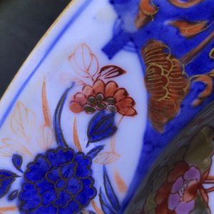 Een Chinees rose-Imari scheerbekken met het wapen van Zeeland, Kangxi/Yongzheng — foto 10