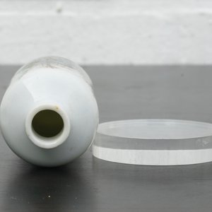 Een Chinees snuifflesje met landschapssdecor, 20e eeuw — foto 11