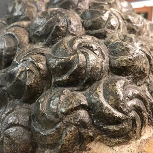 Een Chinees stenen hoofd van Boeddha met polychromie en vergulding, Ming — foto 13