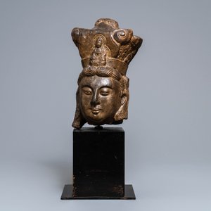 Een Chinees stenen hoofd van een Bodhisattva, wellicht Ming — foto 2