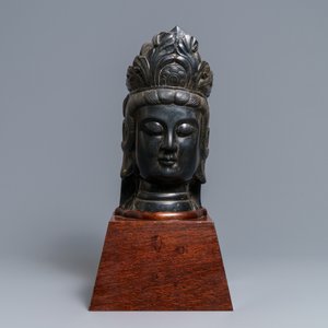Een Chinees stenen hoofd van Guanyin, wellicht Ming — foto 2