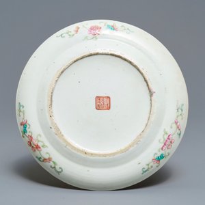 Een Chinees Straits famille rose bord voor de Pan familie, Guangxu merk, 19e eeuw — foto 2