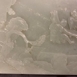 Een Chinees tafelscherm in lichte celadon jade en hardhout, 19/20e eeuw — foto 14