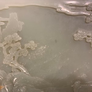Een Chinees tafelscherm in lichte celadon jade en hardhout, 19/20e eeuw — foto 20