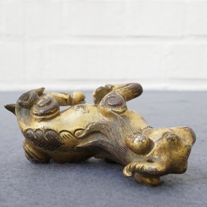 Een Chinees verguld bronzen scrollgewicht in de vorm van een ram, 19/20e eeuw — foto 14