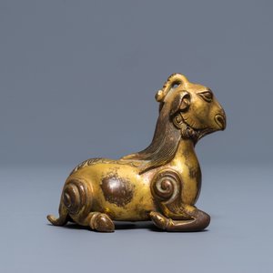 Een Chinees verguld bronzen scrollgewicht in de vorm van een ram, 19/20e eeuw — foto 5