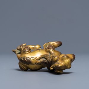 Een Chinees verguld bronzen scrollgewicht in de vorm van een ram, 19/20e eeuw — foto 7