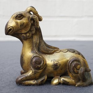 Een Chinees verguld bronzen scrollgewicht in de vorm van een ram, 19/20e eeuw — foto 9