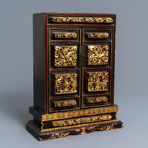 Een Chinees verguld en gelakt altaarkastje voor de Peranakan of Straits markt, 19e eeuw — foto 1