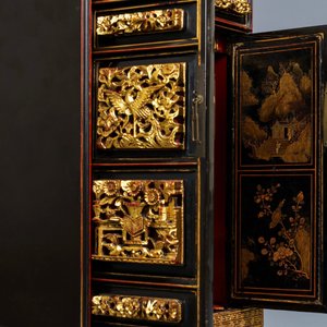 Een Chinees verguld en gelakt altaarkastje voor de Peranakan of Straits markt, 19e eeuw — foto 10