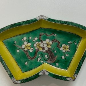 Een Chinees verte biscuit hors d'oeuvre stel op houten plateau, Kangxi — foto 26