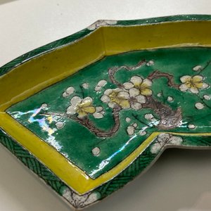 Een Chinees verte biscuit hors d'oeuvre stel op houten plateau, Kangxi — foto 27