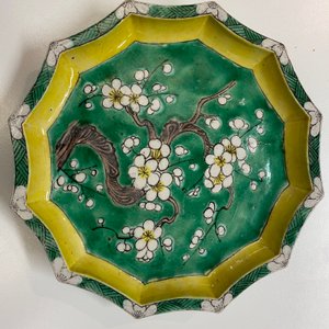Een Chinees verte biscuit hors d'oeuvre stel op houten plateau, Kangxi — foto 8