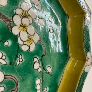 Een Chinees verte biscuit hors d'oeuvre stel op houten plateau, Kangxi — foto 10