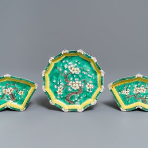 Een Chinees verte biscuit hors d'oeuvre stel op houten plateau, Kangxi — foto 3