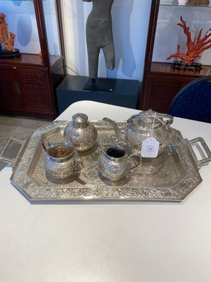 Een Chinees vierdelig zilveren theeservies op plateau, Tu Mao Xing 塗茂興 merk, 19e eeuw — foto 1