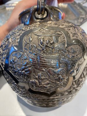 Een Chinees vierdelig zilveren theeservies op plateau, Tu Mao Xing 塗茂興 merk, 19e eeuw — foto 41