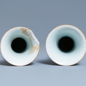 Een Chinees vijfdelig famille rose kaststel, Yongzheng — foto 5