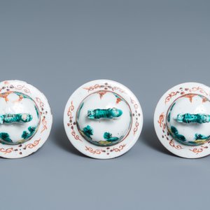 Een Chinees vijfdelig famille verte kaststel, Kangxi merk, 19e eeuw — foto 11