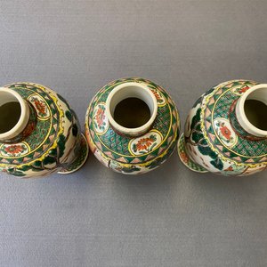 Een Chinees vijfdelig famille verte kaststel, Kangxi merk, 19e eeuw — foto 19