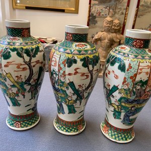 Een Chinees vijfdelig famille verte kaststel, Kangxi merk, 19e eeuw — foto 27