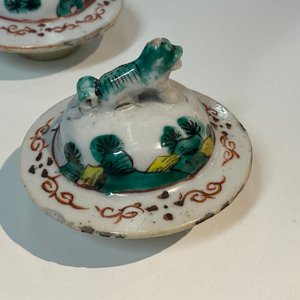 Een Chinees vijfdelig famille verte kaststel, Kangxi merk, 19e eeuw — foto 44