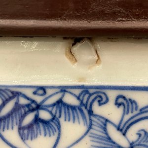 Een Chinees vijfdelig houten scherm met famille rose plaquettes, 19e eeuw — foto 11