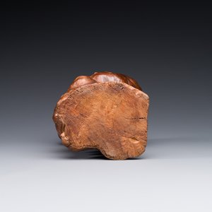 Een Chinees wortelnotenhouten sculptuur in de vorm van een 'gongshi' of 'scholar's rocks', 19e eeuw — foto 3