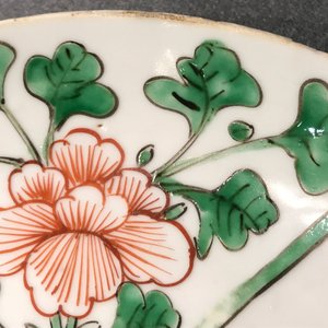 Een Chinees wucai bord met dubbel vissendecor, Wanli — foto 5