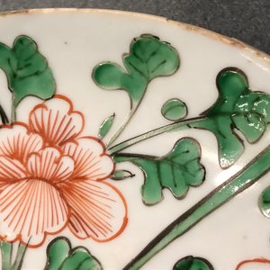 Een Chinees wucai bord met dubbel vissendecor, Wanli — foto 6