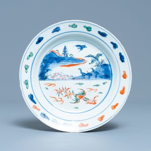 Een Chinees wucai ko-sometsuke bord met een feniks, Transitie periode — foto 1