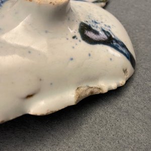 Een Chinees wucai ko-sometsuke bordje in de vorm van een haas, Tianqi — foto 5
