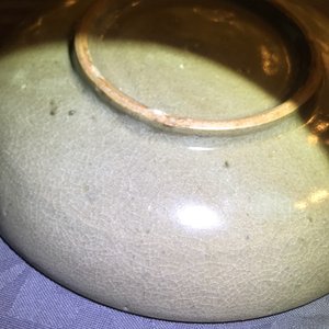Een Chinees Yaozhou celadon-geglazuurd bord met onderglazuur decor, wellicht Song — foto 10