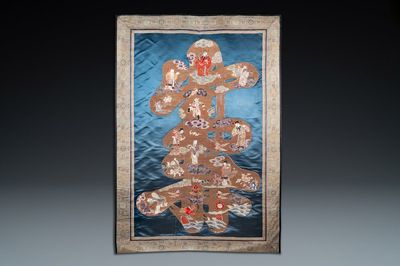 Een Chinees zijden 'Shou' doek met onsterfelijken, 19e eeuw