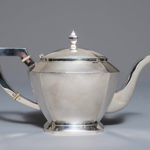 Een Chinees zilveren art deco theeservies op dienblad, Republiek, 1e helft 20e eeuw — foto 13