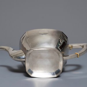 Een Chinees zilveren art deco theeservies op dienblad, Republiek, 1e helft 20e eeuw — foto 15