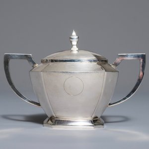Een Chinees zilveren art deco theeservies op dienblad, Republiek, 1e helft 20e eeuw — foto 24