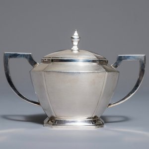 Een Chinees zilveren art deco theeservies op dienblad, Republiek, 1e helft 20e eeuw — foto 26