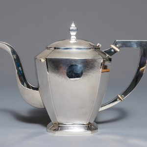 Een Chinees zilveren art deco theeservies op dienblad, Republiek, 1e helft 20e eeuw — foto 4