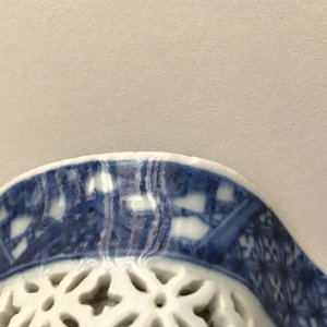 Een Chinese ajour bewerkte dubbelwandige blauwwitte kan, Qianlong — foto 8