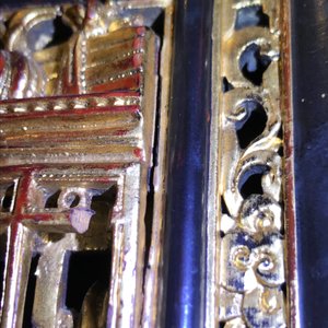 Een Chinese altaardoos en een tafelvitrine in verguld en gelakt hout voor de Straits of Peranakan markt, 19e eeuw — foto 13