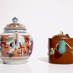 Een Chinese Amsterdams bont theepot, Kangxi/Qianlong en een Yixing steengoed theepot, 19/20e eeuw — foto 3