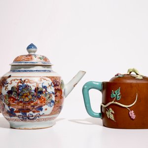 Een Chinese Amsterdams bont theepot, Kangxi/Qianlong en een Yixing steengoed theepot, 19/20e eeuw — foto 4