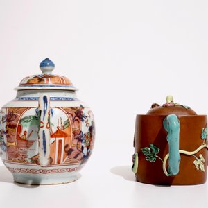 Een Chinese Amsterdams bont theepot, Kangxi/Qianlong en een Yixing steengoed theepot, 19/20e eeuw — foto 5