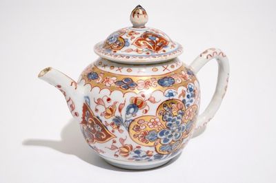 Een Chinese Amsterdams bont theepot met floraal decor, Qianlong